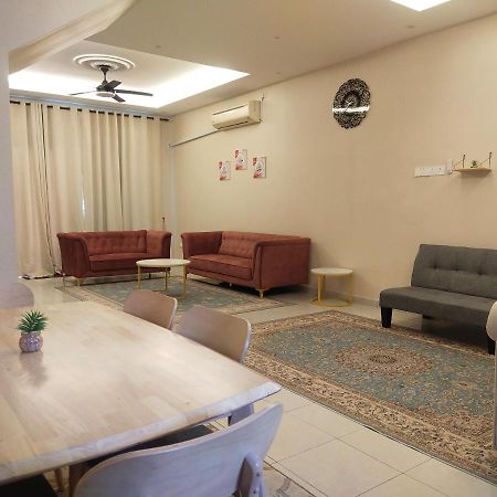 Axaida Homestay Parit Jawa Bakar Parit Exterior foto